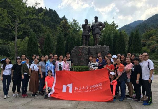 王嘉尔素颜怼脸生图曝光!黑头多,侧脸鼻子疑变形,鼻梁弧度崎岖